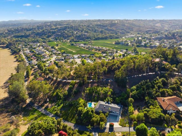 3830 Lake Garden Drive, Fallbrook, CA 92028