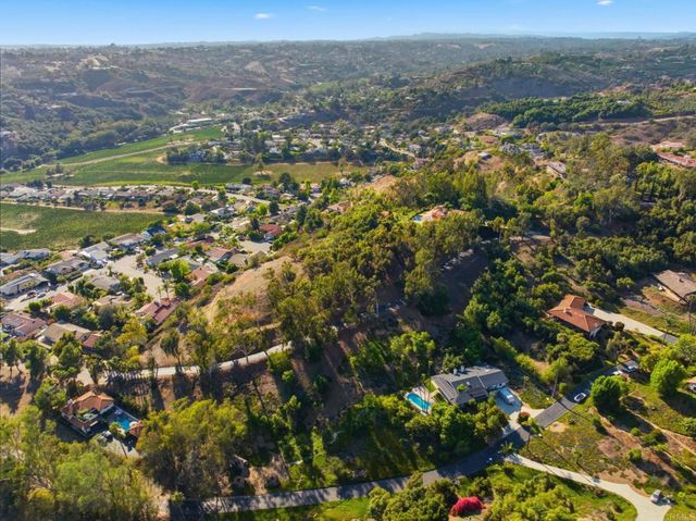 3830 Lake Garden Drive, Fallbrook, CA 92028