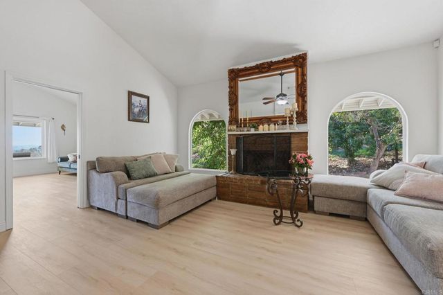 3830 Lake Garden Drive, Fallbrook, CA 92028