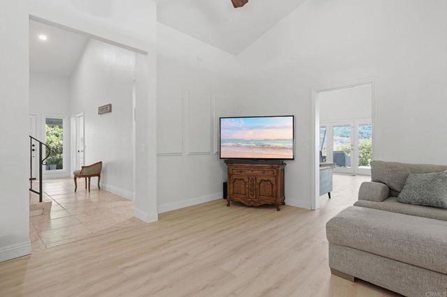 3830 Lake Garden Drive, Fallbrook, CA 92028