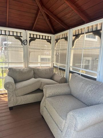99 Cedar Road, Amityville, NY 11701