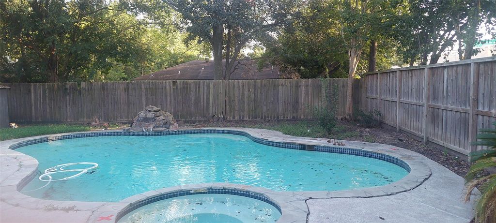 Image 1 of property listing at 4629 Cedar Oaks Lane, Bellaire, TX 77401