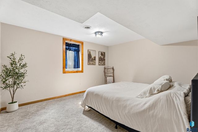 406 S Prairie St Street, Harrisburg, SD 57032