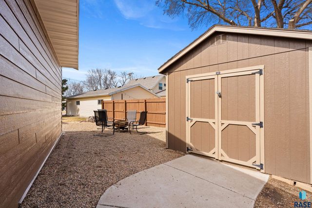 406 S Prairie St Street, Harrisburg, SD 57032