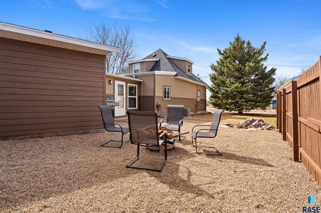 406 S Prairie St Street, Harrisburg, SD 57032