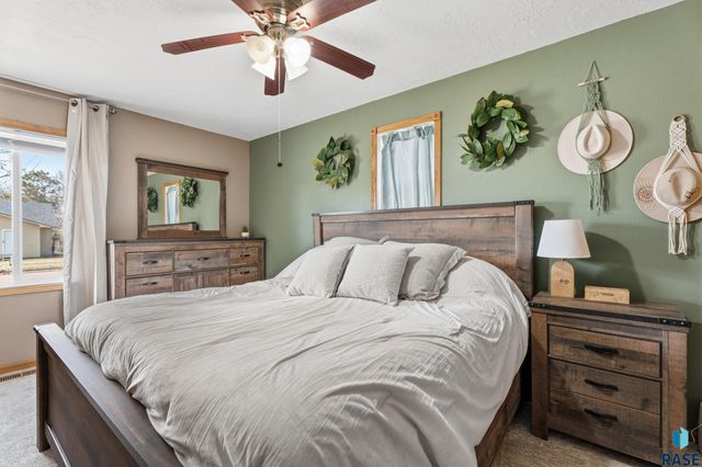 406 S Prairie St Street, Harrisburg, SD 57032