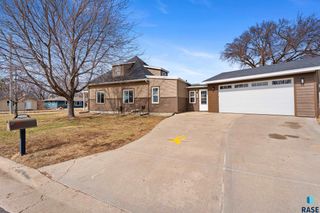 406 S Prairie St Street, Harrisburg, SD 57032