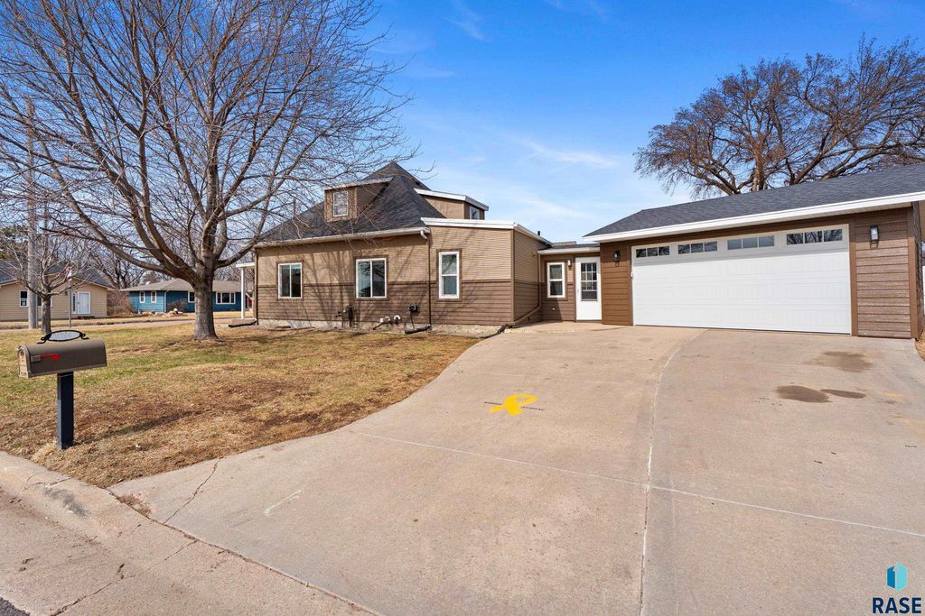 406 S Prairie St Street, Harrisburg, SD 57032