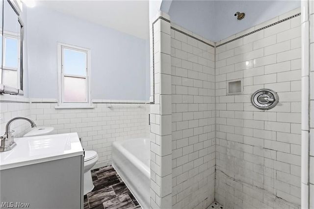 876 Eloise Drive, Cleveland Heights, OH 44112