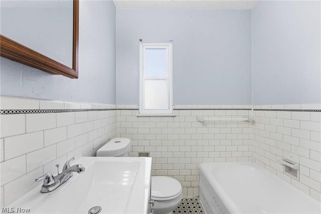 876 Eloise Drive, Cleveland Heights, OH 44112