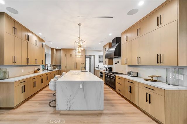 19225 Rosita, Tarzana, CA 91356