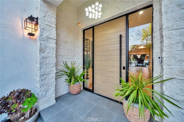 19225 Rosita, Tarzana, CA 91356