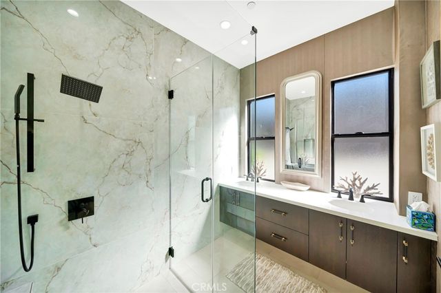 19225 Rosita, Tarzana, CA 91356