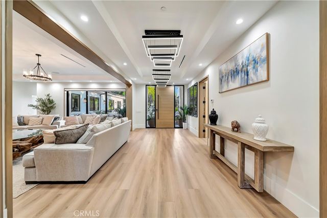 19225 Rosita, Tarzana, CA 91356