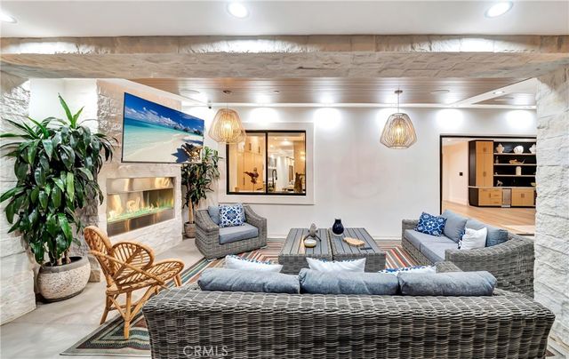 19225 Rosita, Tarzana, CA 91356