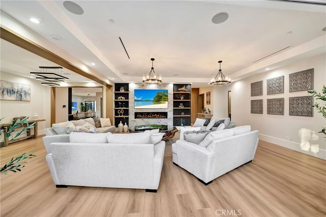 19225 Rosita, Tarzana, CA 91356