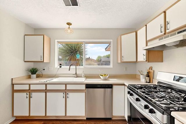 3420 MARTIN MEADOWS Drive NE, Rio Rancho, NM 87144