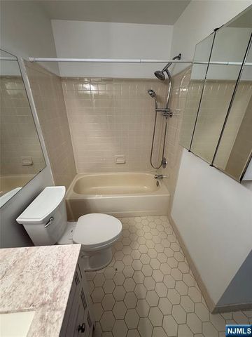 1235 Richmond Road, Mahwah, NJ 07430