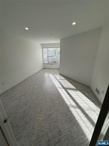 1235 Richmond Road, Mahwah, NJ 07430