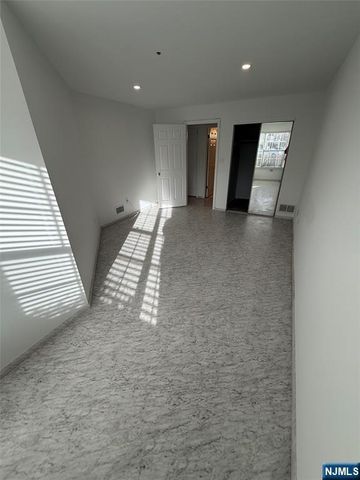 1235 Richmond Road, Mahwah, NJ 07430