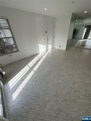 1235 Richmond Road, Mahwah, NJ 07430