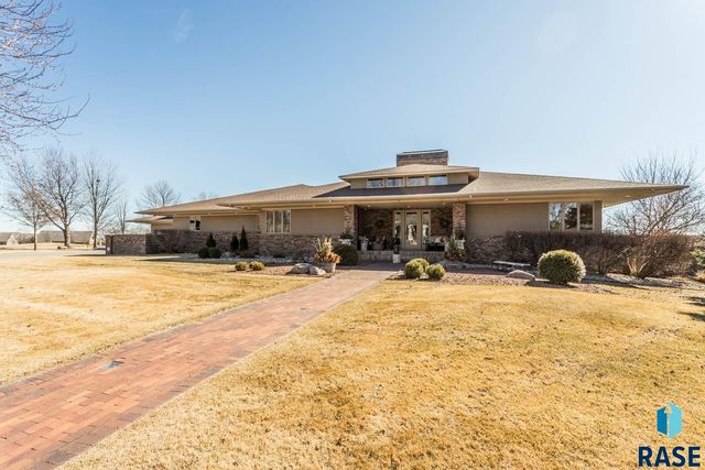 6300 S Pinehurst Ct Court, Sioux Falls, SD 57108