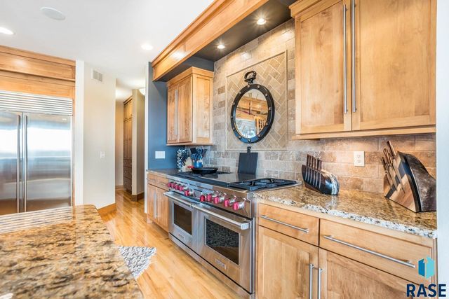 6300 S Pinehurst Ct Court, Sioux Falls, SD 57108