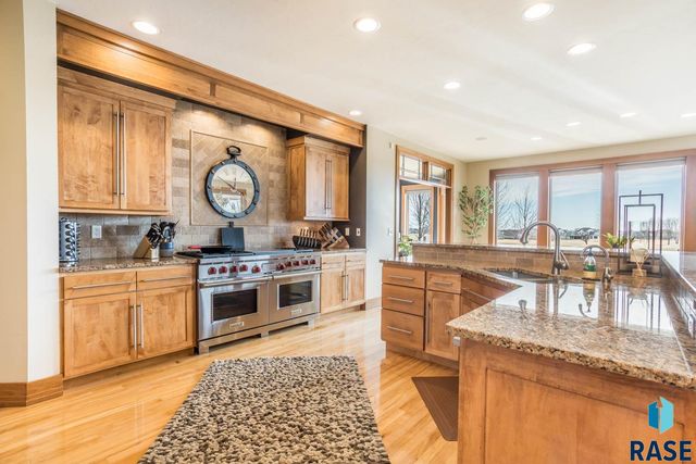 6300 S Pinehurst Ct Court, Sioux Falls, SD 57108