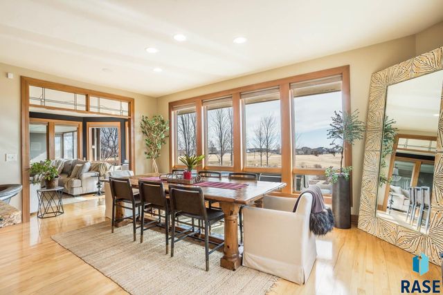 6300 S Pinehurst Ct Court, Sioux Falls, SD 57108