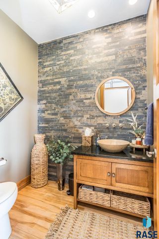 6300 S Pinehurst Ct Court, Sioux Falls, SD 57108