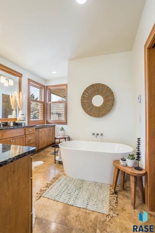 6300 S Pinehurst Ct Court, Sioux Falls, SD 57108