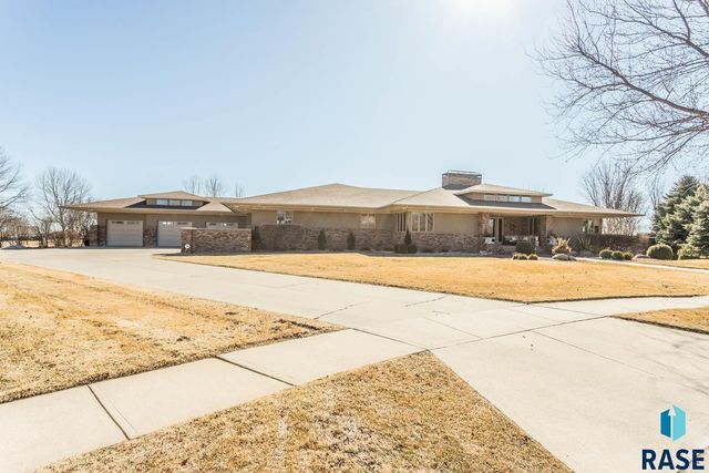 6300 S Pinehurst Ct Court, Sioux Falls, SD 57108