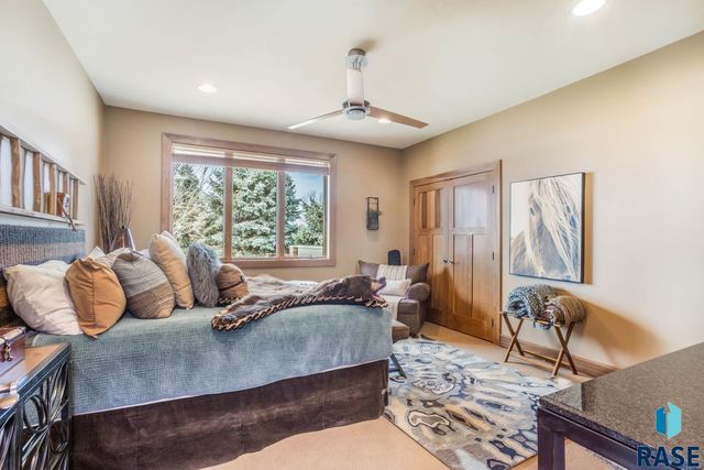 6300 S Pinehurst Ct Court, Sioux Falls, SD 57108