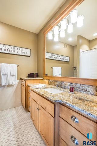 6300 S Pinehurst Ct Court, Sioux Falls, SD 57108