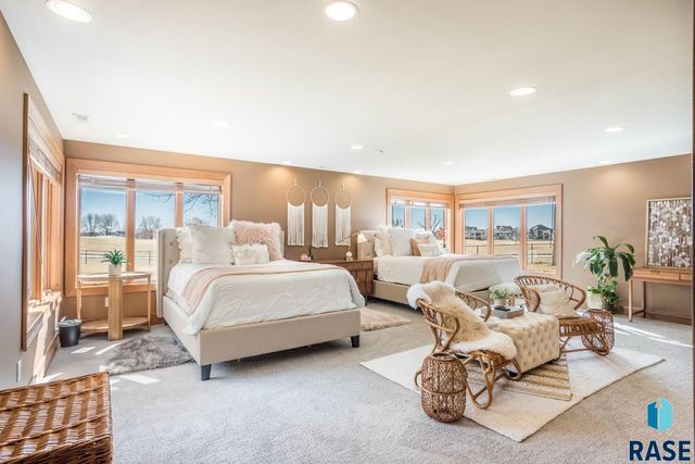 6300 S Pinehurst Ct Court, Sioux Falls, SD 57108