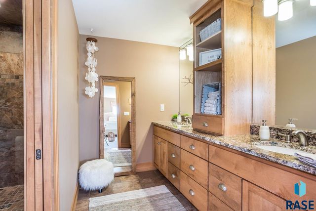 6300 S Pinehurst Ct Court, Sioux Falls, SD 57108