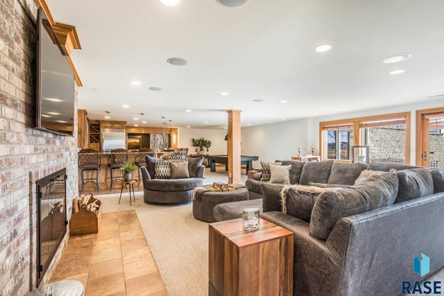 6300 S Pinehurst Ct Court, Sioux Falls, SD 57108