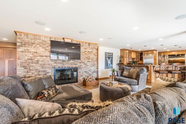 6300 S Pinehurst Ct Court, Sioux Falls, SD 57108