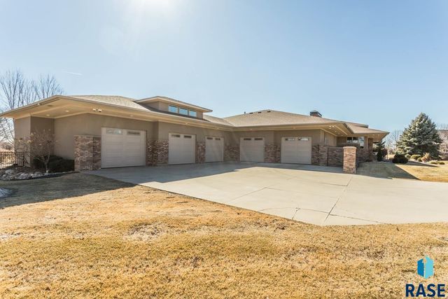 6300 S Pinehurst Ct Court, Sioux Falls, SD 57108