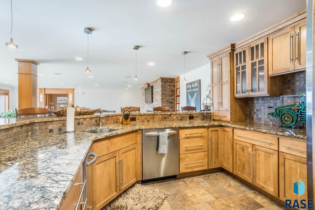 6300 S Pinehurst Ct Court, Sioux Falls, SD 57108