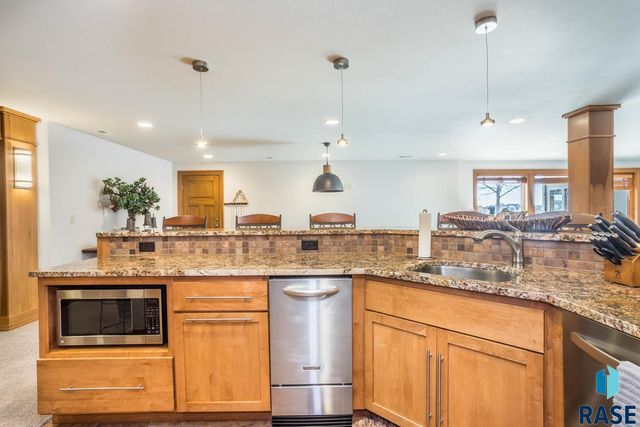 6300 S Pinehurst Ct Court, Sioux Falls, SD 57108