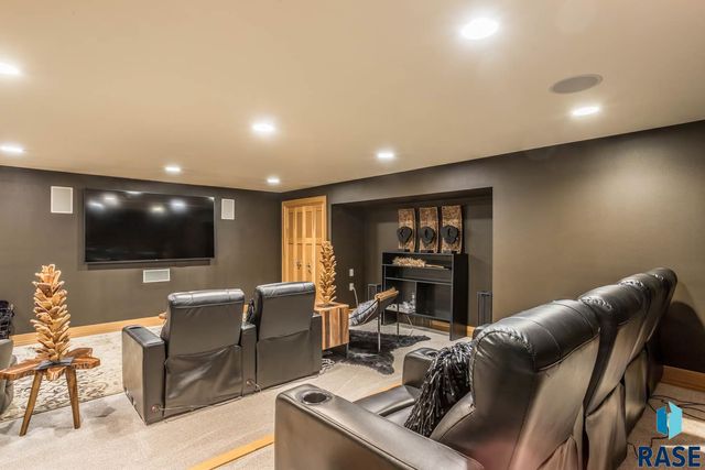 6300 S Pinehurst Ct Court, Sioux Falls, SD 57108