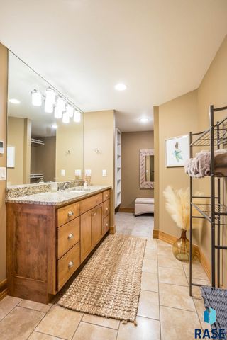 6300 S Pinehurst Ct Court, Sioux Falls, SD 57108