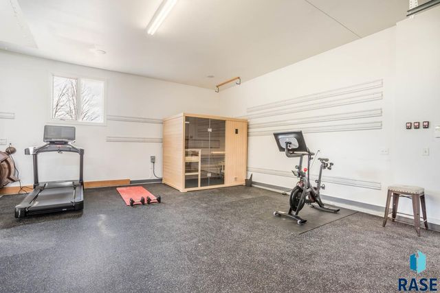 6300 S Pinehurst Ct Court, Sioux Falls, SD 57108