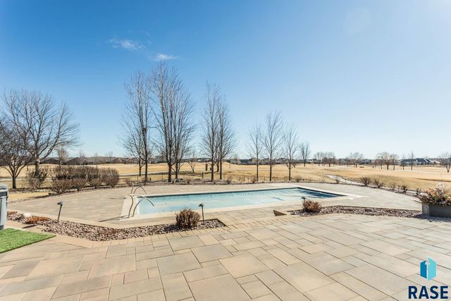 6300 S Pinehurst Ct Court, Sioux Falls, SD 57108