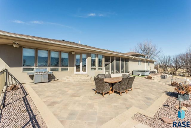 6300 S Pinehurst Ct Court, Sioux Falls, SD 57108