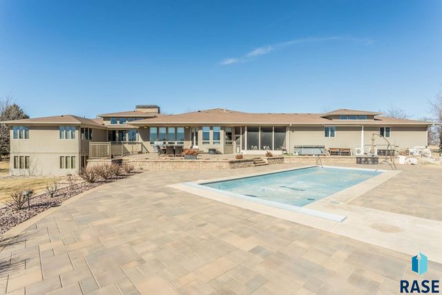 6300 S Pinehurst Ct Court, Sioux Falls, SD 57108