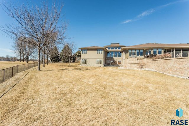 6300 S Pinehurst Ct Court, Sioux Falls, SD 57108