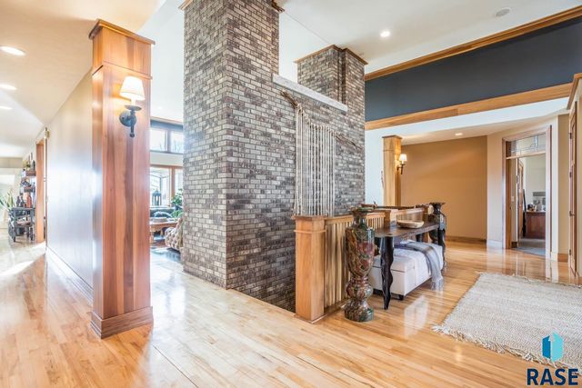 6300 S Pinehurst Ct Court, Sioux Falls, SD 57108