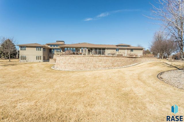 6300 S Pinehurst Ct Court, Sioux Falls, SD 57108